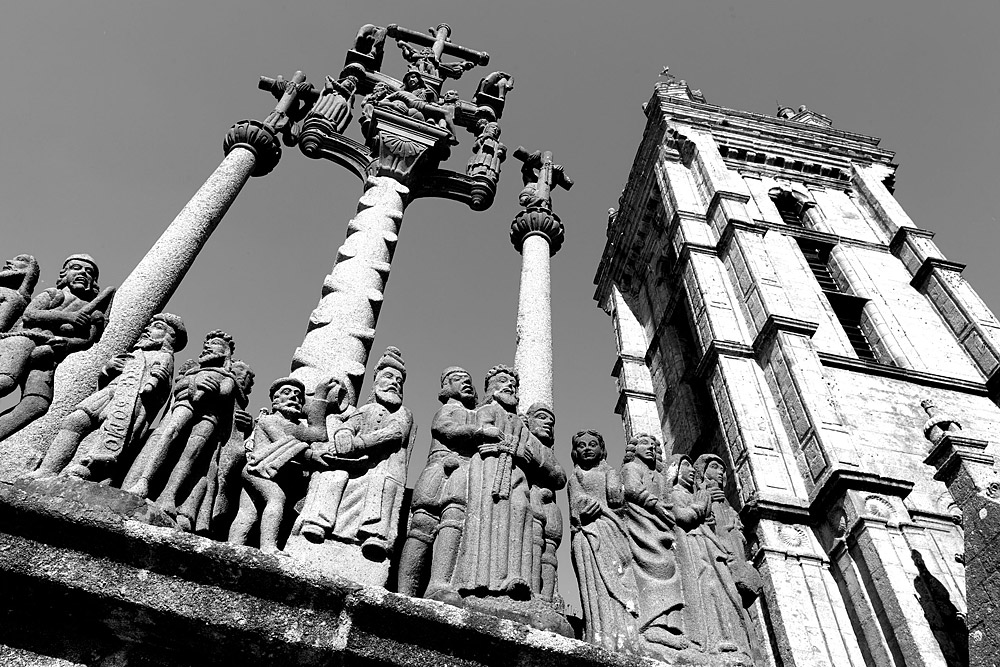 enclos-paroissiaux-finistère-bretagne-voyage-groupe-1-scaled